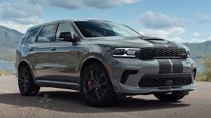 Dodge Durango Martinique :  puissance, performances exceptionnelles et praticité avec trois rangées de sièges pour le confort familial.